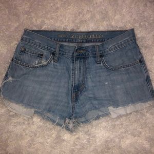 Hi rise high cute jean shorts.